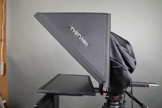 Teleprompter de pantalla doble de 22 pulgadas para interiores y exteriores en TYSTVideo