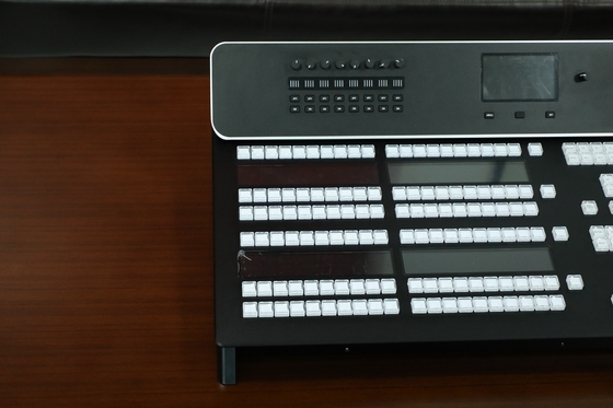 Panel de control TYST de la serie ATEM Constellation y Television Studio de BlackMagic